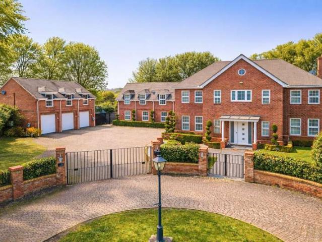 Property for sale in Collingtree