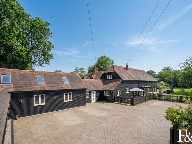 House for sale in George Green, Buckinghamshire