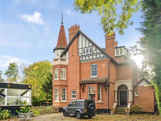 Studio for rent in Blackhills, Surrey