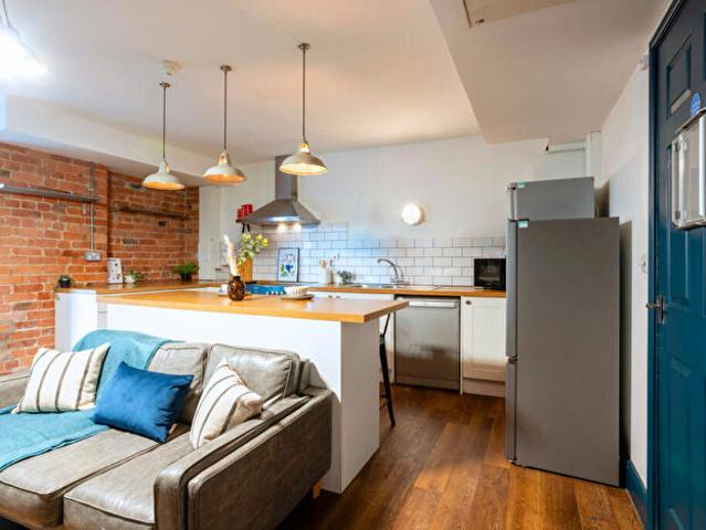 Apartment for rent in Bede Island, Old Wharf