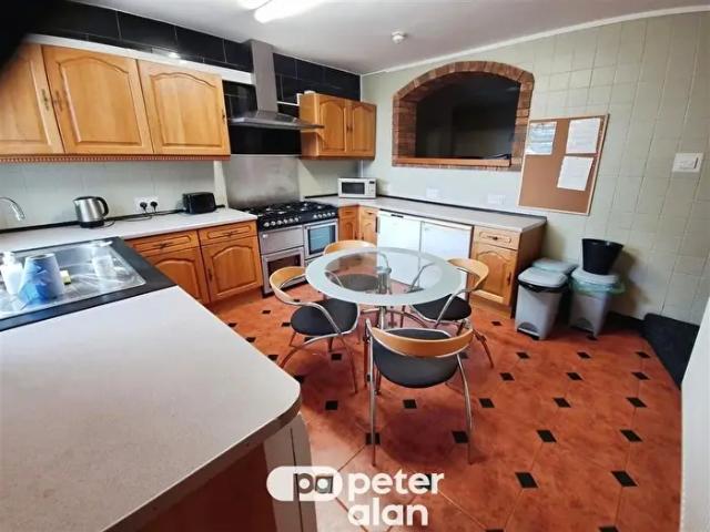 Apartment for rent in St Thomas, Swansea