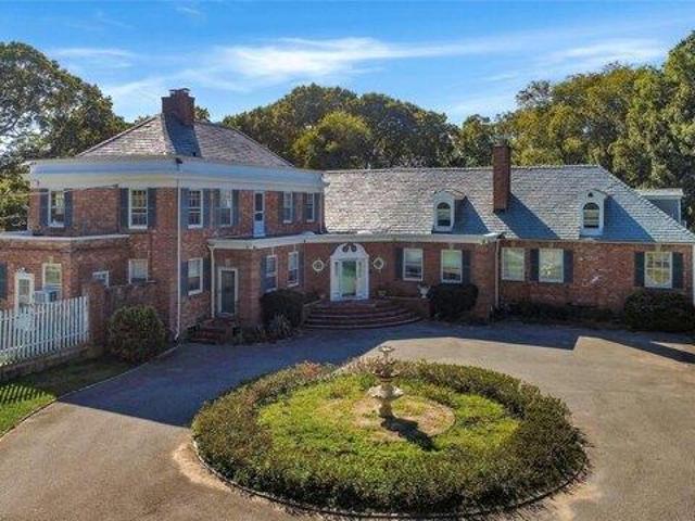 House for sale in Smithtown, New York