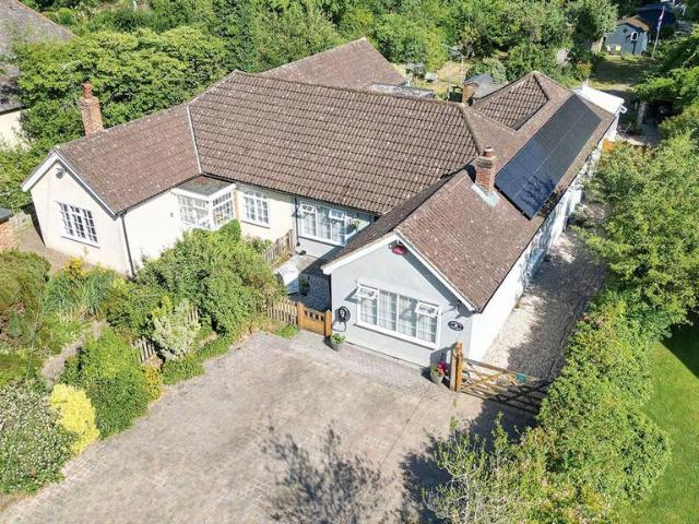 Bungalow for sale in Stubbs Cross, Bridgefield