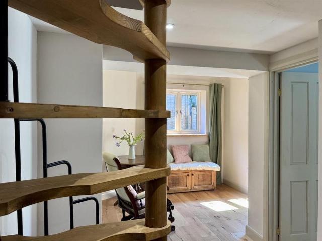 House for rent in Pachesham Park, Surrey