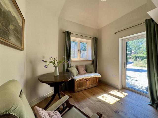 House for rent in Pachesham Park, Surrey