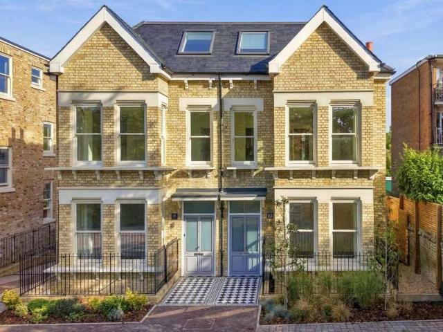 Farm for sale in London Borough of Ealing, Perivale