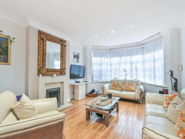 Semi Detached House for sale in Golders Green, Golders Green
