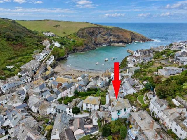 Farm for sale in Port Gaverne