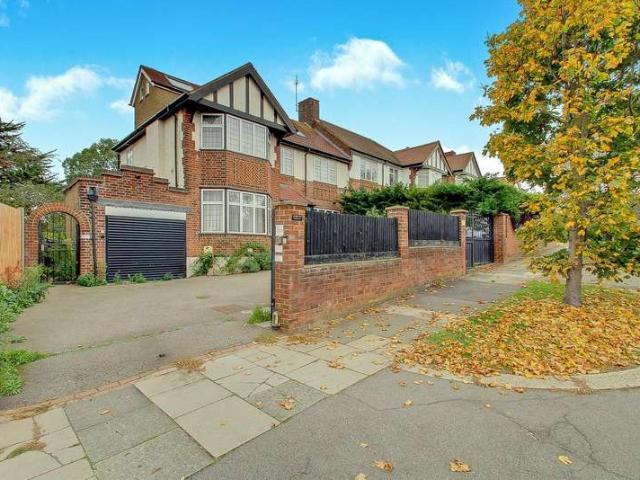 Farm for sale in New Southgate, Greater London