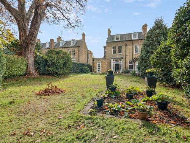 Farm for sale in London Borough of Hounslow, Greater London