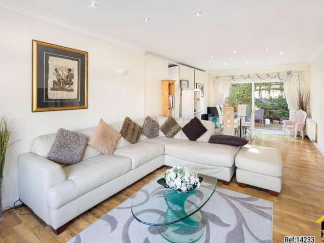 Farm for sale in Clayhall, Greater London