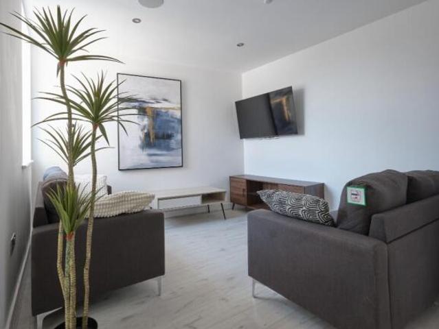 Farm for rent in Brynmill, Swansea