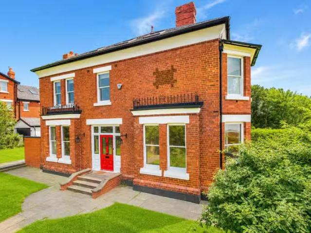 House for rent in Calderstones