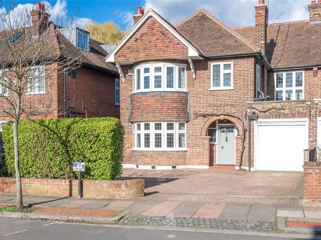 House for sale in Muswell Hill, Greater London