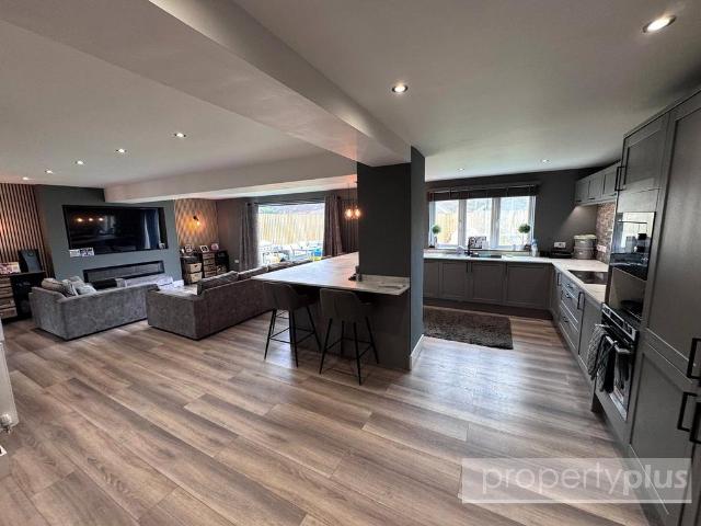 House for sale in Tonyrefail, Coedely