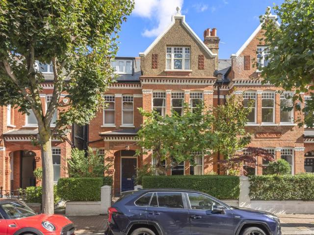 House for sale in Balham, Greater London