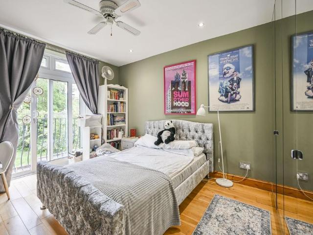 House for sale in Hale End, Greater London