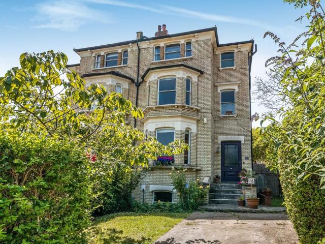 House for sale in London Borough of Lewisham, Forest Hill