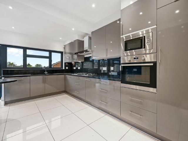 House for sale in South Stanmore, Little Stanmore