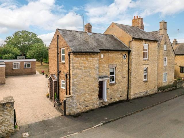House for sale in Potterspury, West Northamptonshire
