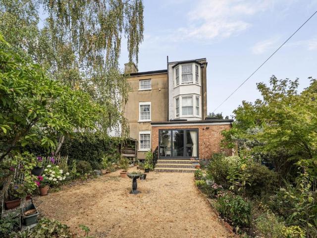 House for sale in Harpur, Bedford