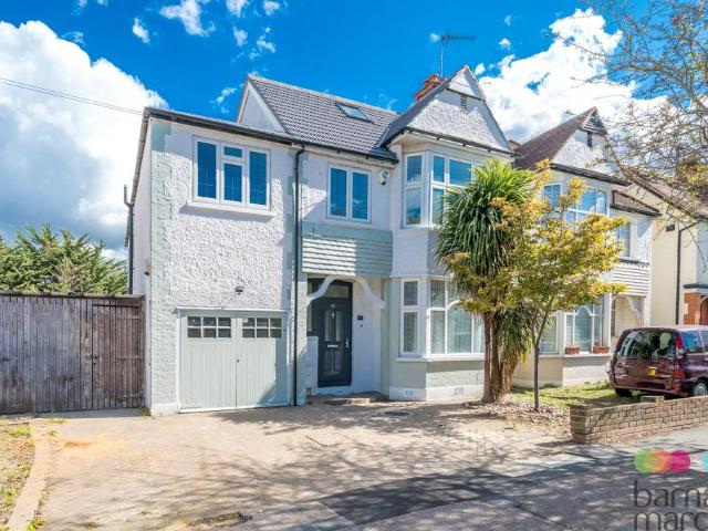 House for sale in Friern Barnet, Greater London