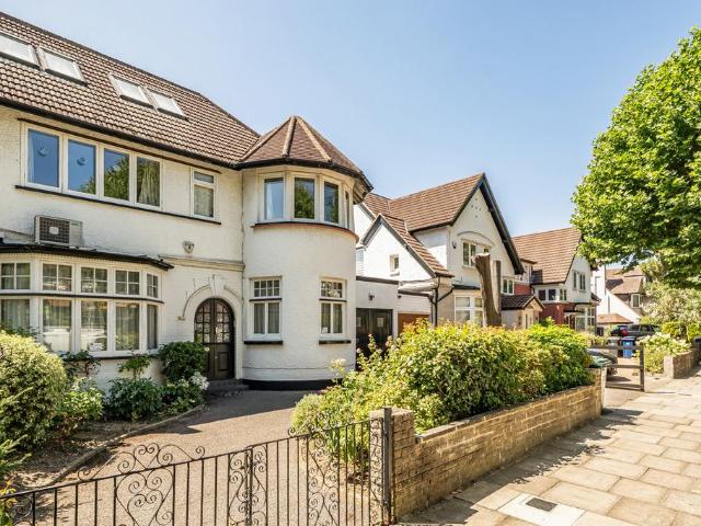House for sale in Temple Fortune, Greater London