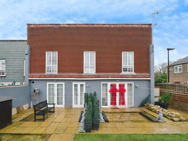 House for sale in London Borough of Hounslow, Feltham