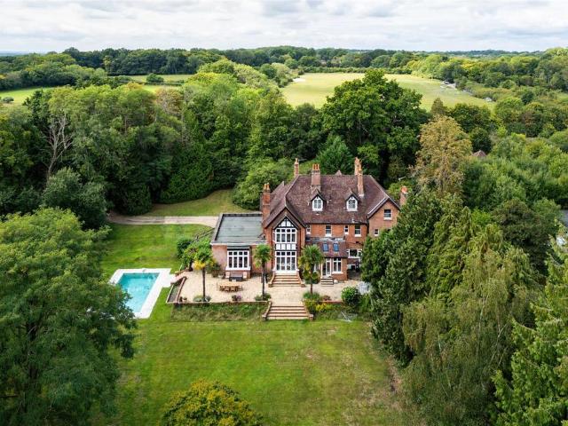 House for sale in Hillview, Surrey