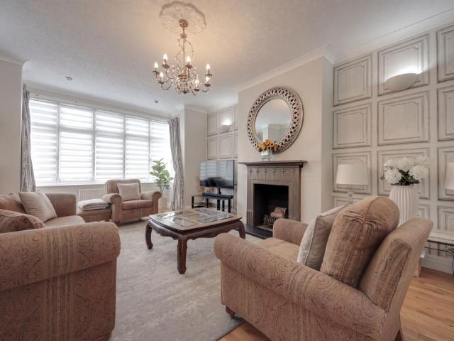 House for sale in Watford Heath, Watford