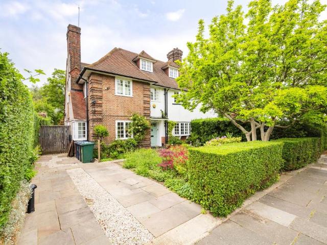 House for sale in Hampstead Garden Suburb, Greater London
