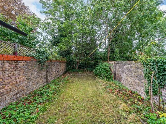House for sale in Brondesbury, Greater London