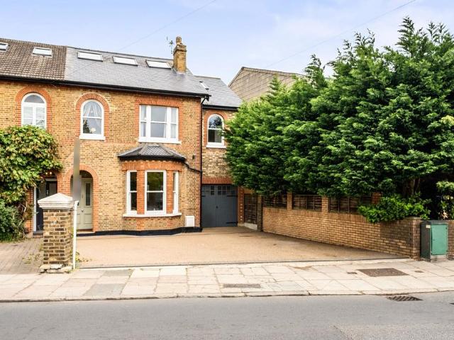 House for sale in Hampton Hill, Greater London