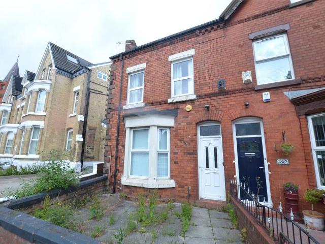 House for sale in Elm Park, Calderstones