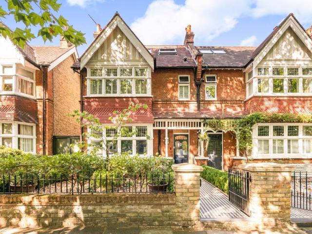 House for sale in East Sheen, Greater London