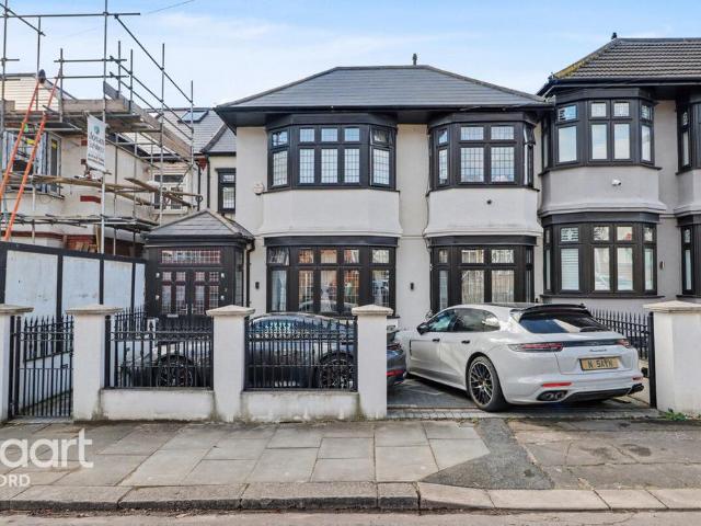 House for sale in Greater London