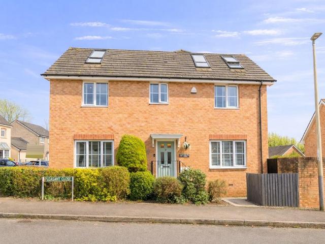 House for sale in Pontllanfraith, Wales