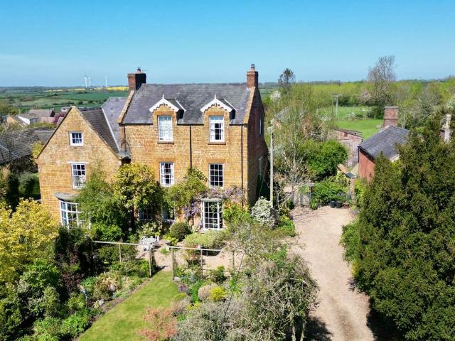 House for sale in Long Buckby, Northamptonshire