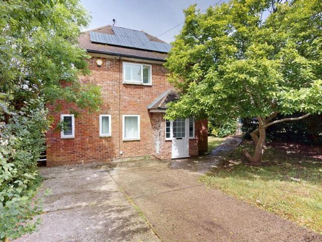 House for sale in London Borough of Croydon, Sanderstead
