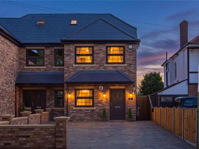 House for sale in Gidea Park, Greater London