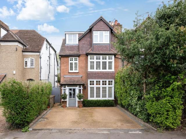 House for sale in Woodcote, Epsom