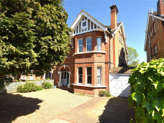 House for sale in Motspur Park, Greater London