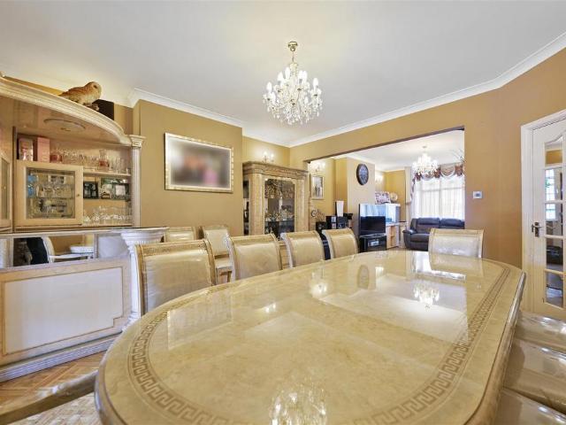House for sale in Brondesbury, Greater London