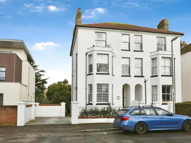 House for sale in Middlecroft, Hampshire