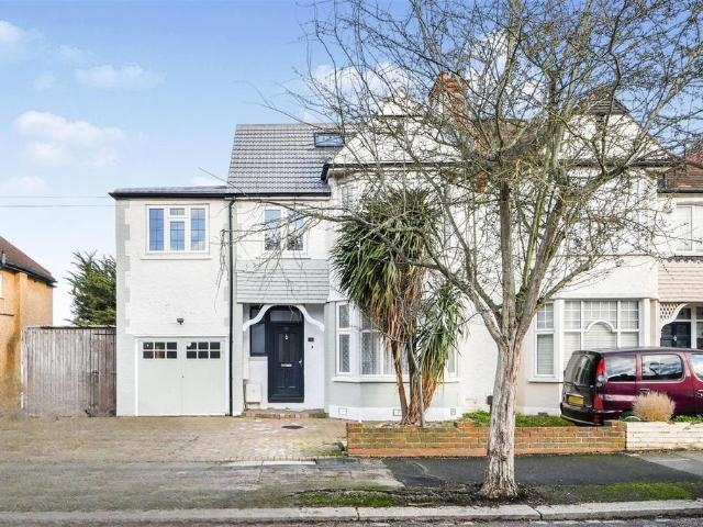 House for sale in Friern Barnet, Greater London
