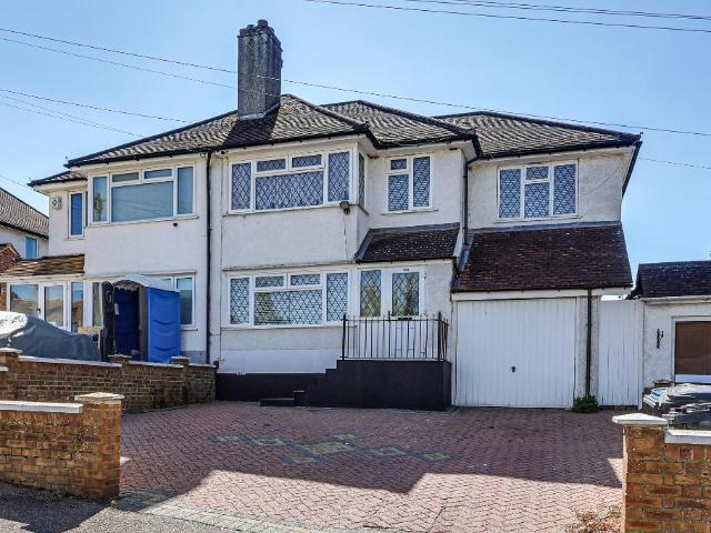 House for sale in London Borough of Croydon, Selsdon