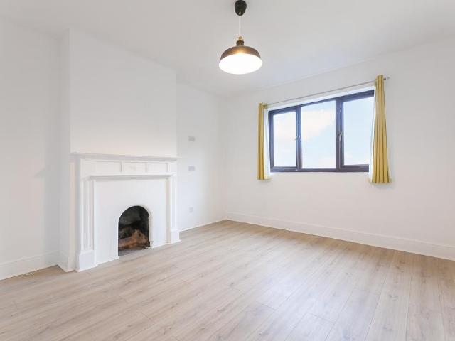 House for sale in London Borough of Lewisham, Ladywell