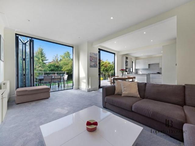 House for sale in Cricklewood, Greater London