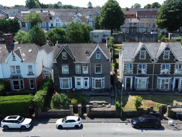 House for sale in Cimla, Neath