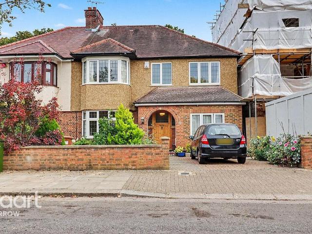 House for sale in Little Stanmore, Greater London